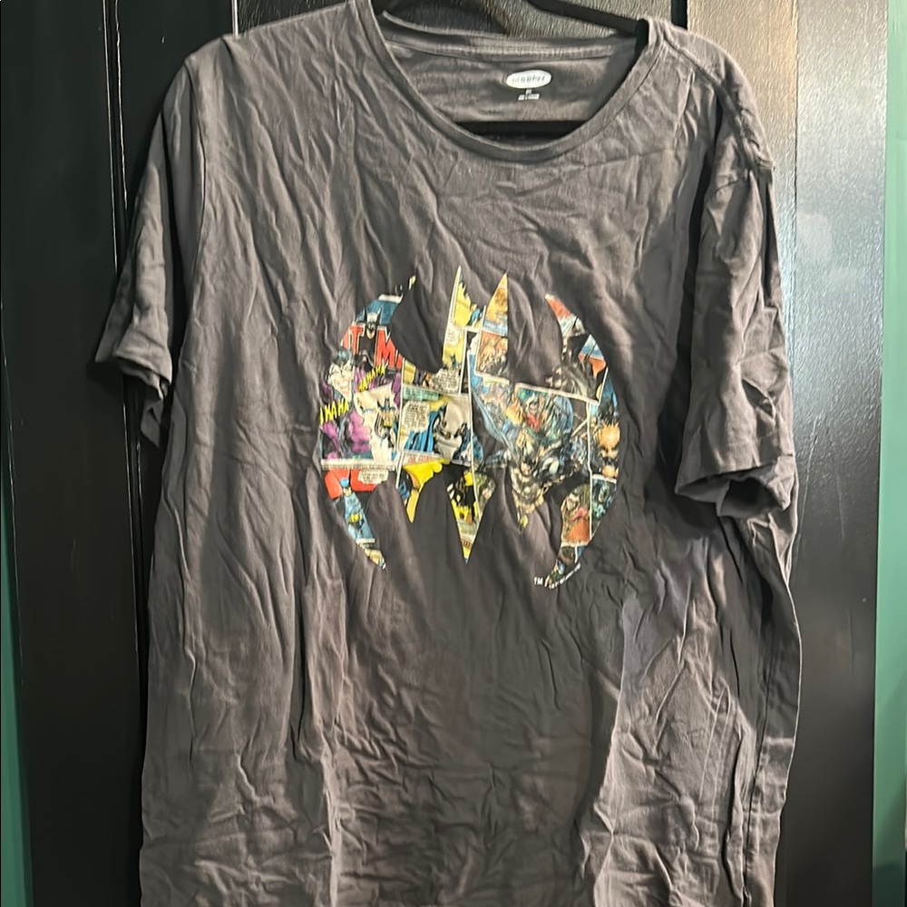 Old Navy Gray Short Sleeve Tee with Artistic Graphic